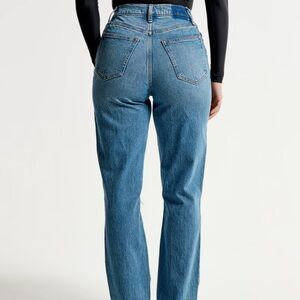 Abercrombie Curve Love Ultra High Rise 90s Straight Jean
